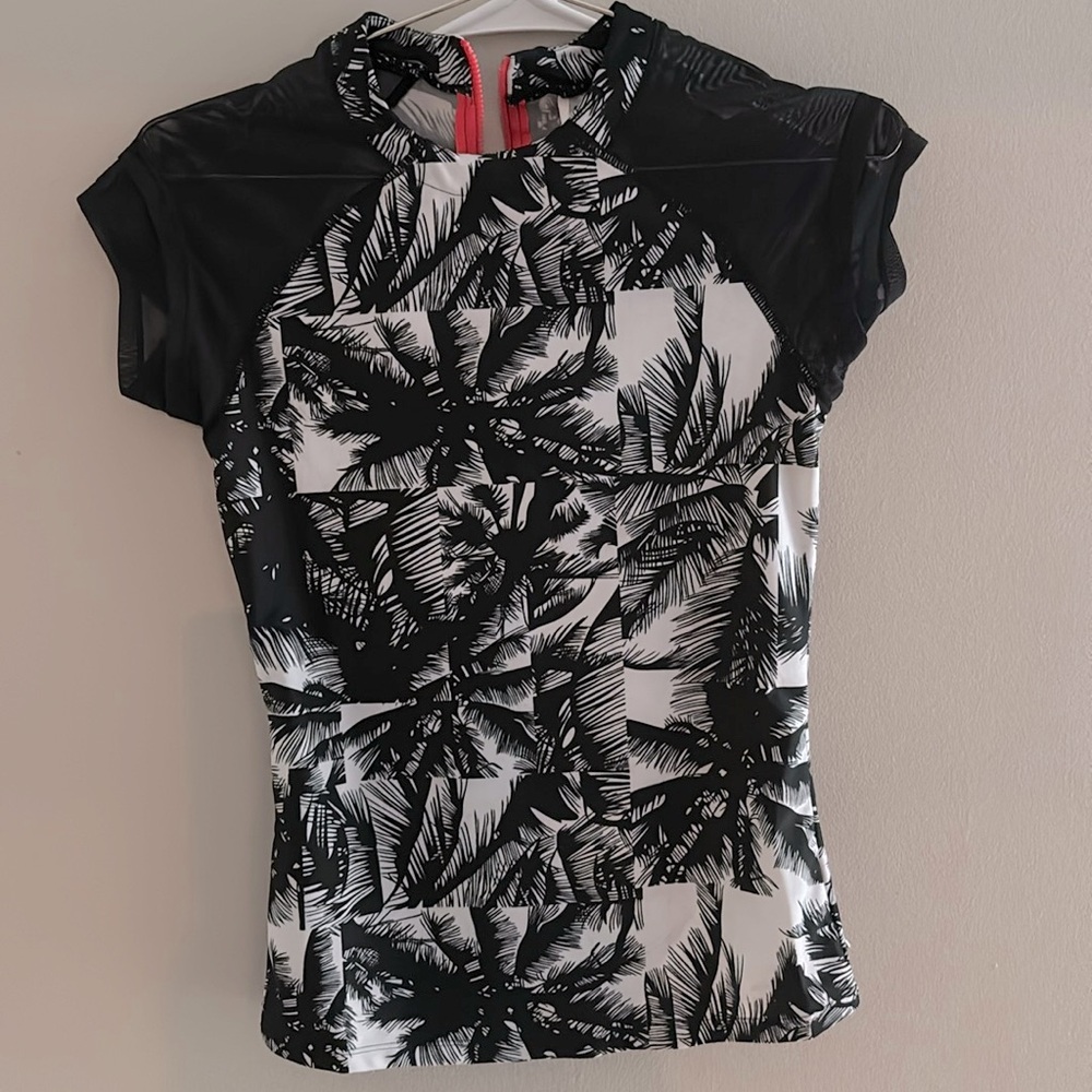 Fabletics Rash Guard Sz Small EUC